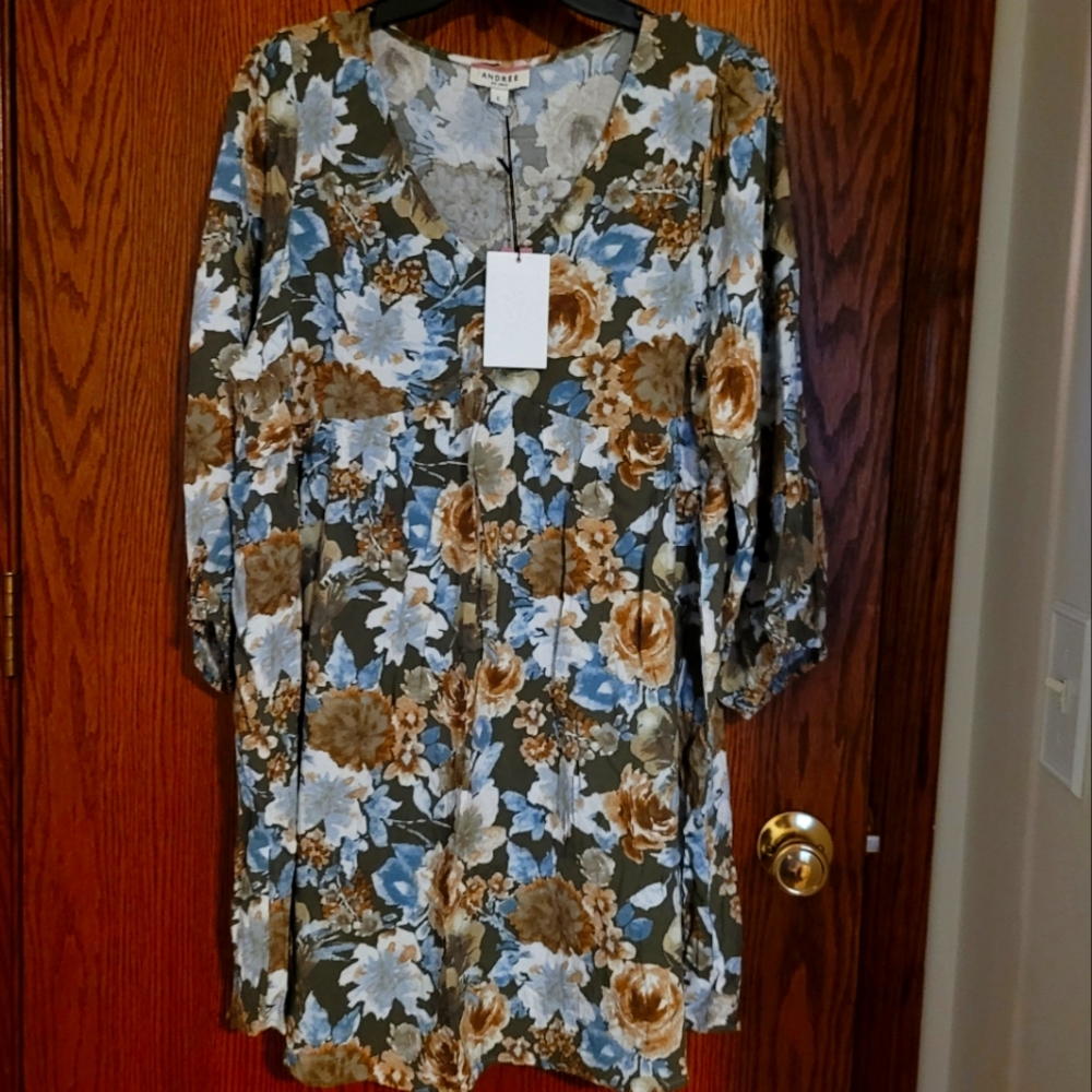 NWT/ ANDREE BY unit Floral Bohemian Milkmaid V-Neck Dress